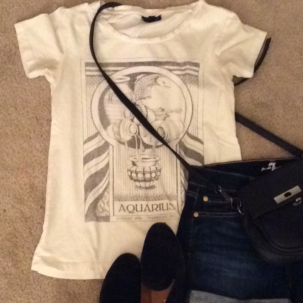 ✨RARE✨ Aquarius Tarot Card Tee♒️